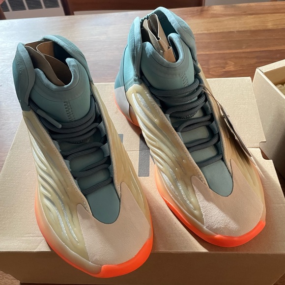 Yeezy QNTM “Hi-Res Coral”. - Picture 4 of 10